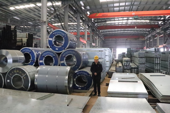 Grade d'acier au carbone ± 1% Tolérance Plaque à motifs galvanisée laminée à chaud pour la construction