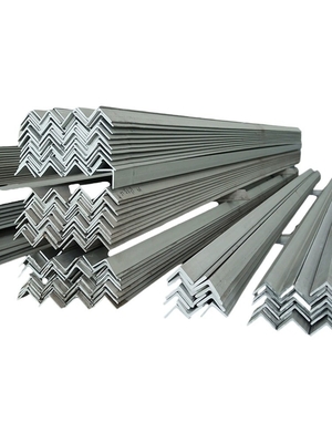 Série Q195-Q420 acier à faible teneur en carbone acier d'angle pour les structures de bâtiment Tolérance ± 1% 63*4 mm