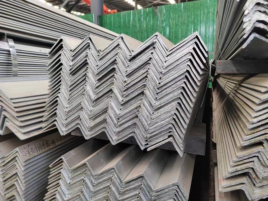 Acier métallique laminé à chaud/MS Angles L Profil d'acier à angles égaux ou inégaux Tolérance minimale de ±1%