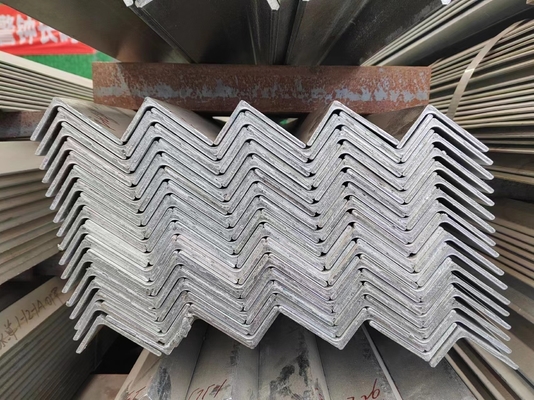 Acier métallique laminé à chaud/MS Angles L Profil d'acier à angles égaux ou inégaux Tolérance minimale de ±1%