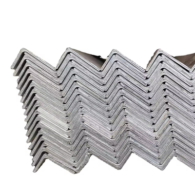 Barres en acier au carbone doux laminées à chaud à angles inégaux égaux pour une structure de bâtiment durable