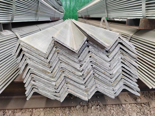 Barres en acier au carbone doux laminées à chaud à angles inégaux égaux pour une structure de bâtiment durable
