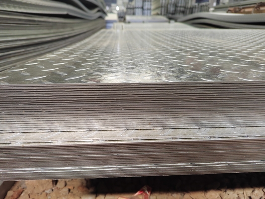 Q235 MS tôle d'acier diamanté pour la fabrication de petits outils et A36 HR tôle de fer à carreaux