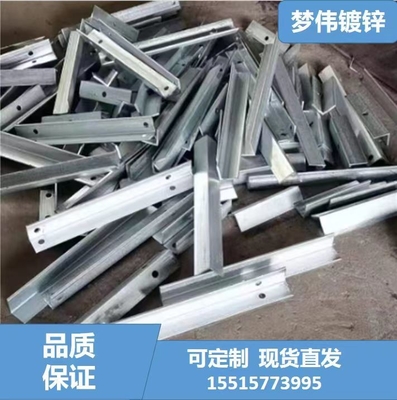 Barre d'acier à angle L galvanisée trempée à chaud avec perforation de service de traitement de trous