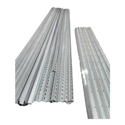 Barre d'acier à angle L galvanisée trempée à chaud avec perforation de service de traitement de trous