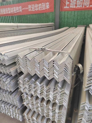Q195 Q235 Barre d'angle avec service de traitement de perforation et conception équivalente