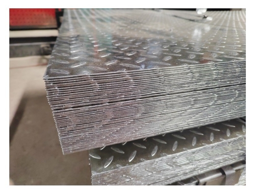 Couche de zinc personnalisable 40g/m2 Plaque d'acier galvanisée à motif dur moyen 1,5*1250mm