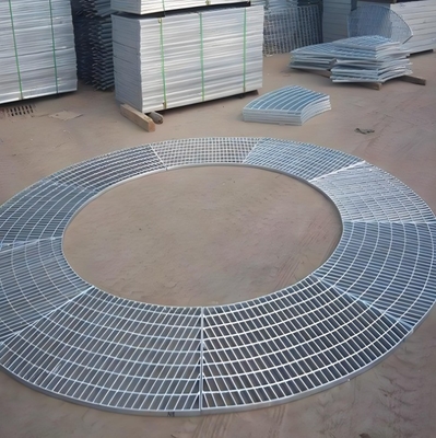 Grille d'acier galvanisé à chaud avec style de conception industrielle et 50 mm d'envergure de barre transversale