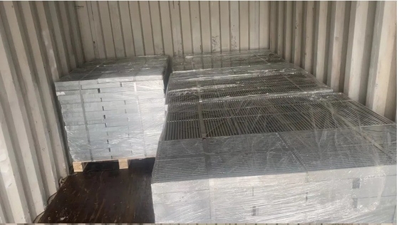 Réglage de sol métallique à barres transversales de 50 mm avec finition argentée et revêtement anticorrosion
