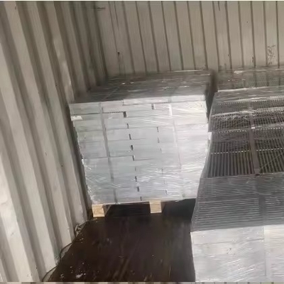 Fabrication de grilles en acier moulé à l'extérieur de la mer