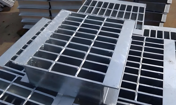Barres de grille de revêtement de sol en acier galvanisé argenté avec certification ISO9001