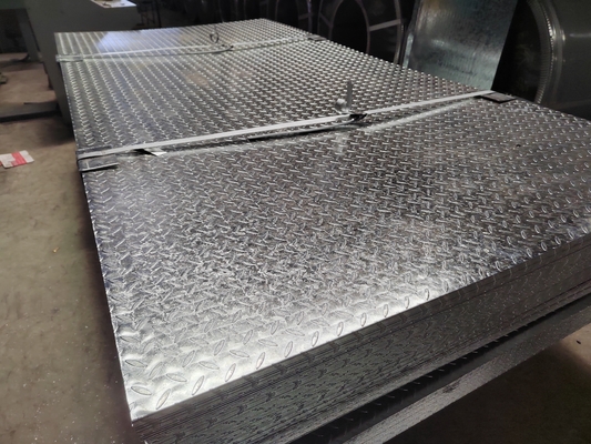40 g/m2 Plaque d'acier à motif galvanisé à couche de zinc avec une largeur personnalisable de 1000 à 1500 mm