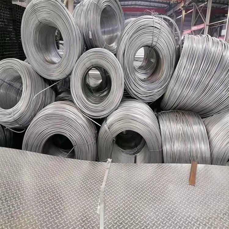 Service de soudage et tolérance de ± 1% pour le fil de bobine galvanisé à chaud de 6 mm à 12 mm